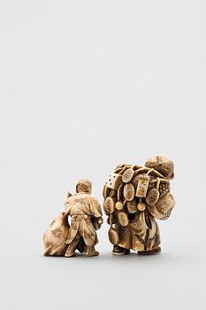 NETSUKE, 2 st, ben, Japan, sannolikt Meiji (1867-1911).