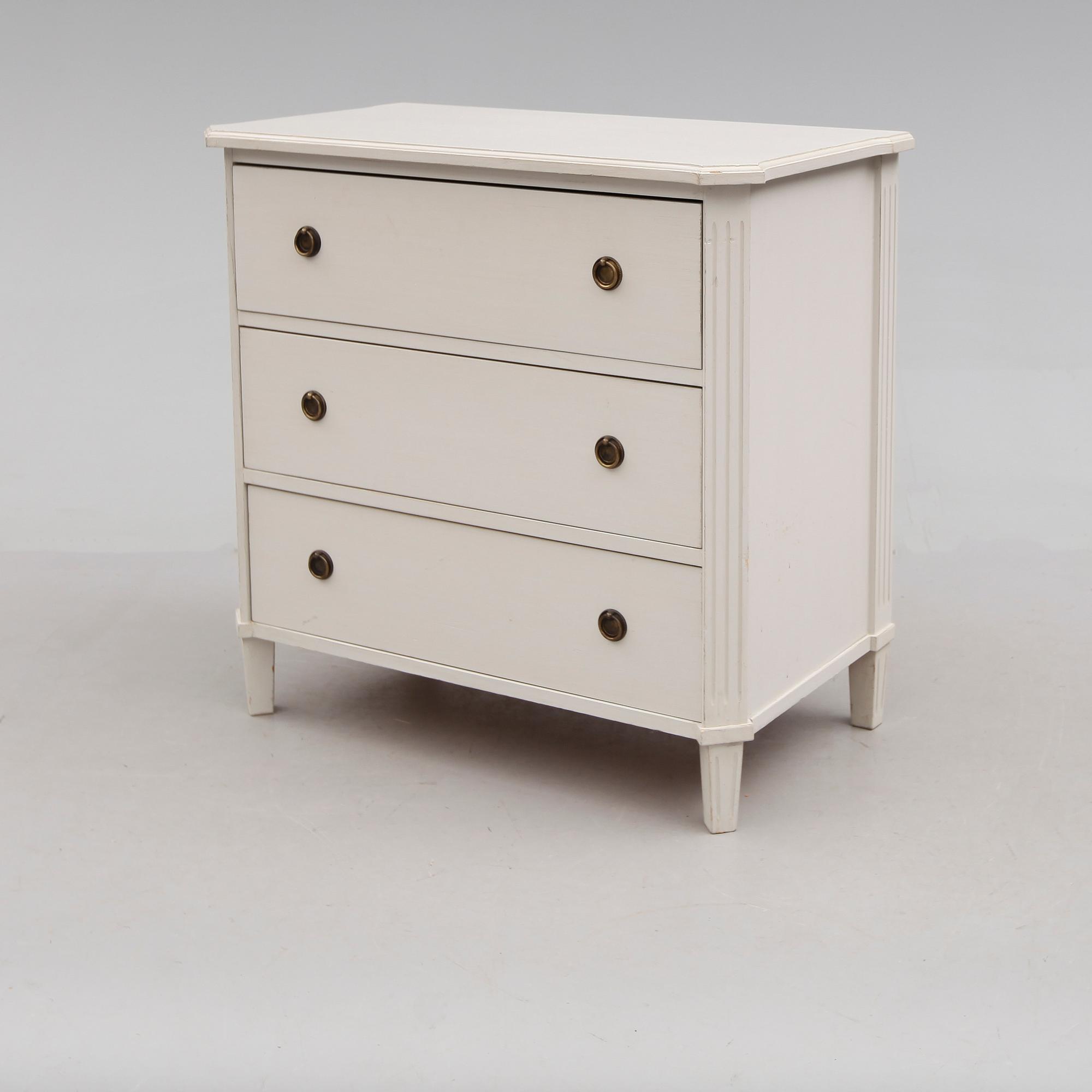 BYRÅ, gustaviansk stil, 1900-talets andra hälft.