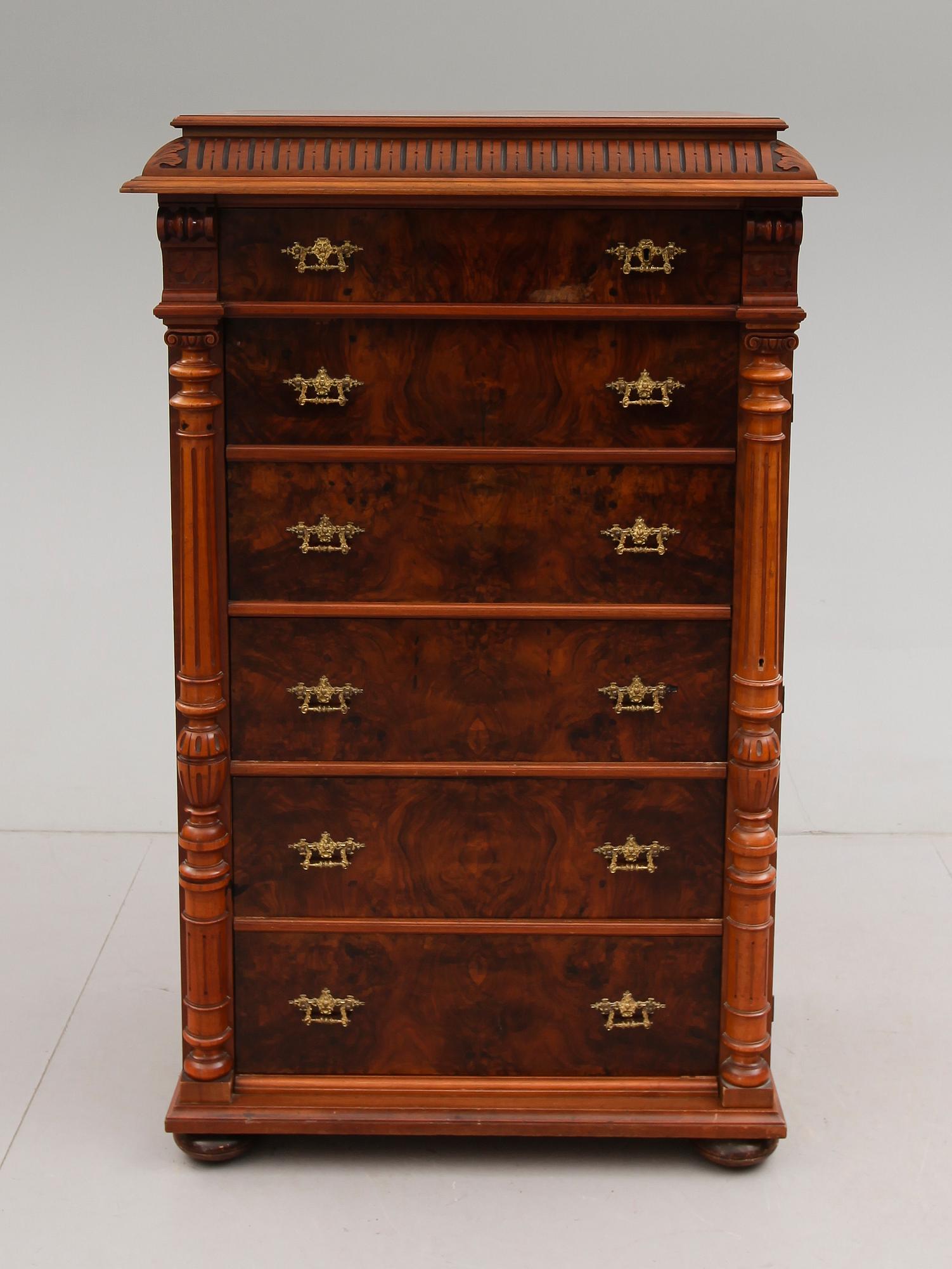 CHIFFONJÉ, 1800-talets andra hälft.
