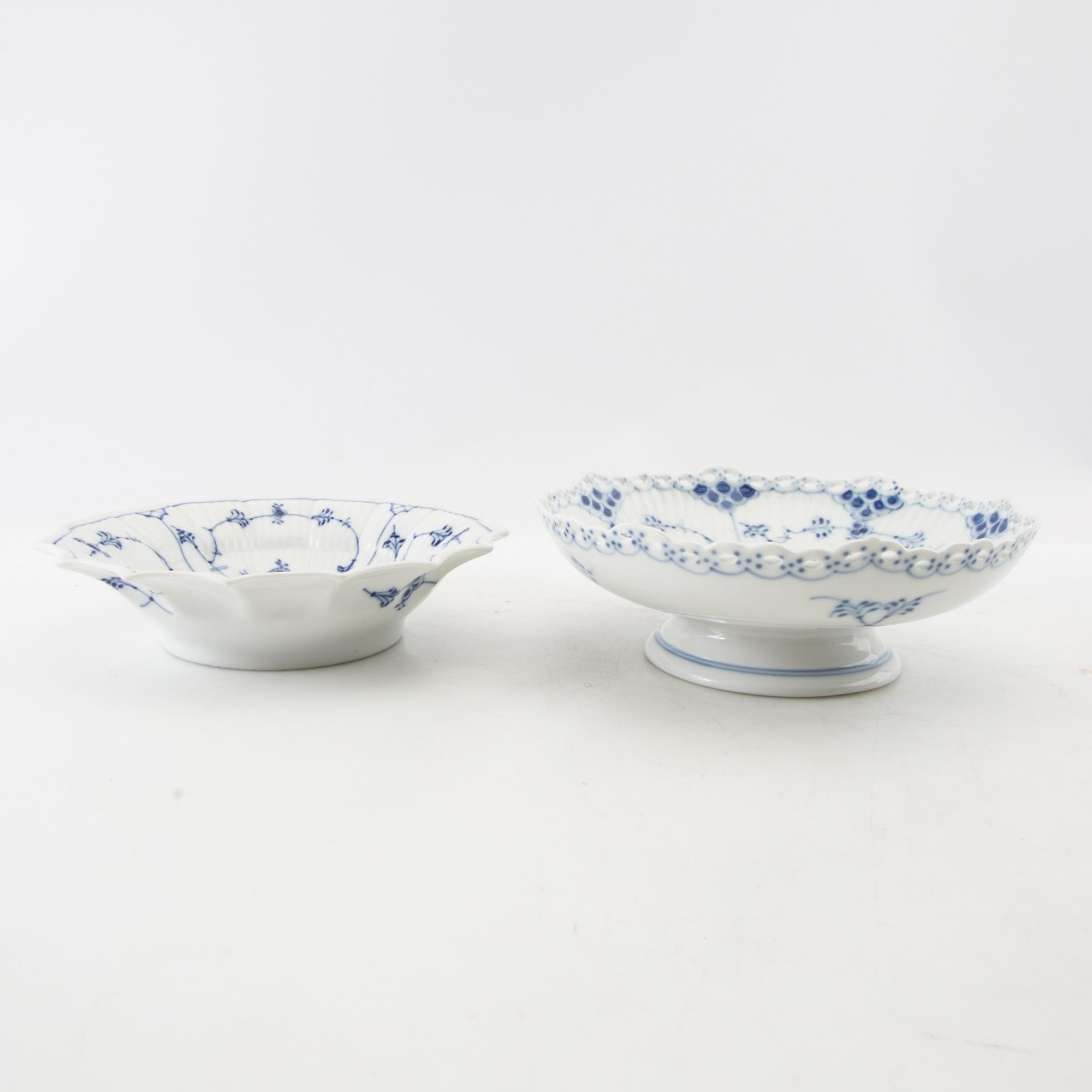 Service pieces 9 pcs "Musselmalet" mostly full lace Royal Copenhagen Denmark 20th century porcelain.