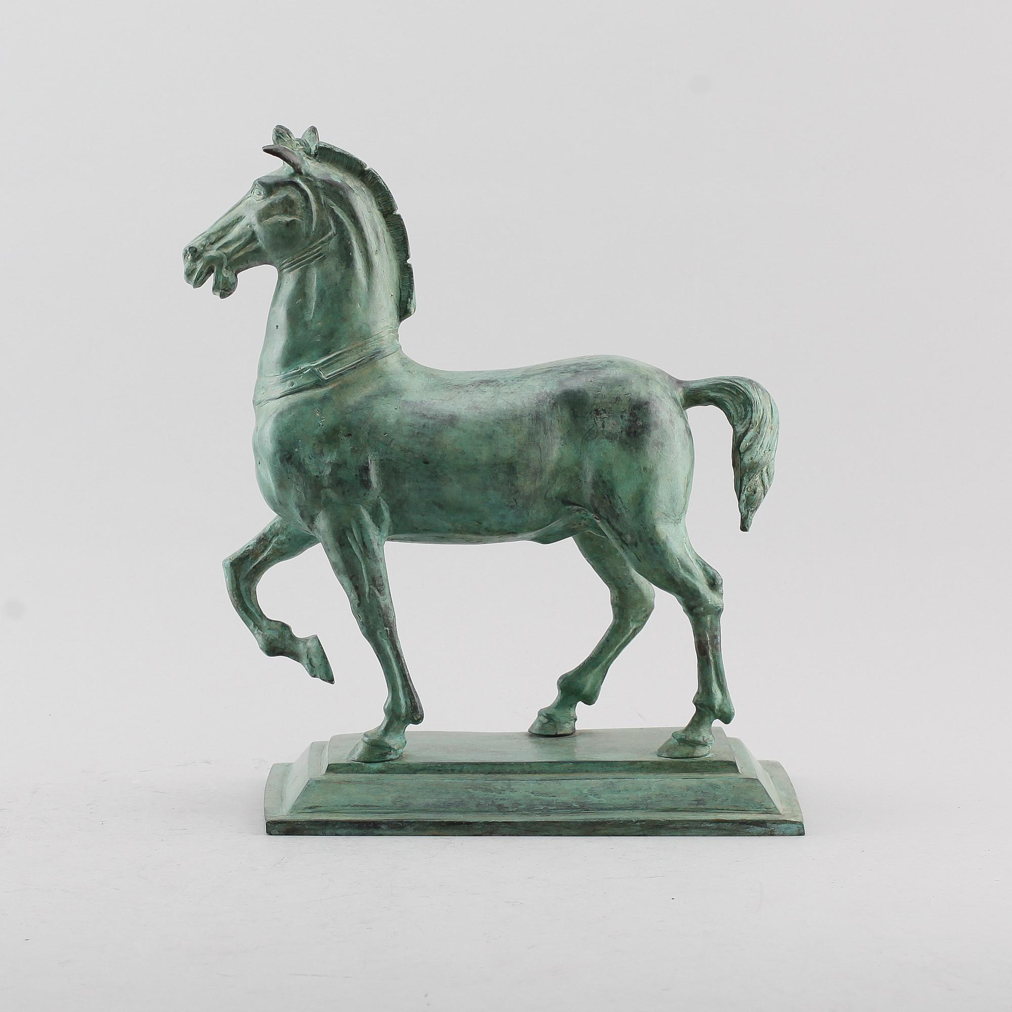 SKULPTUR, grönpatinerad brons, kopia av en av de Bysantinska Hästarna, 1900-talets andra hälft.