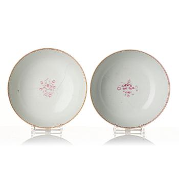A pair of 'purpur camaieu' decorated punch bowls, Qing dynasty, Qianlong (1736-95).