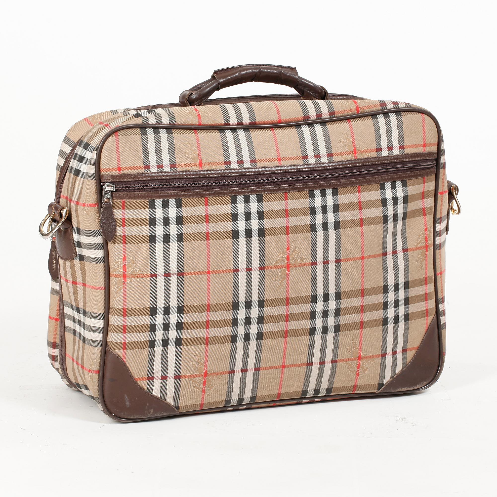 BURBERRY, a weekend bag.