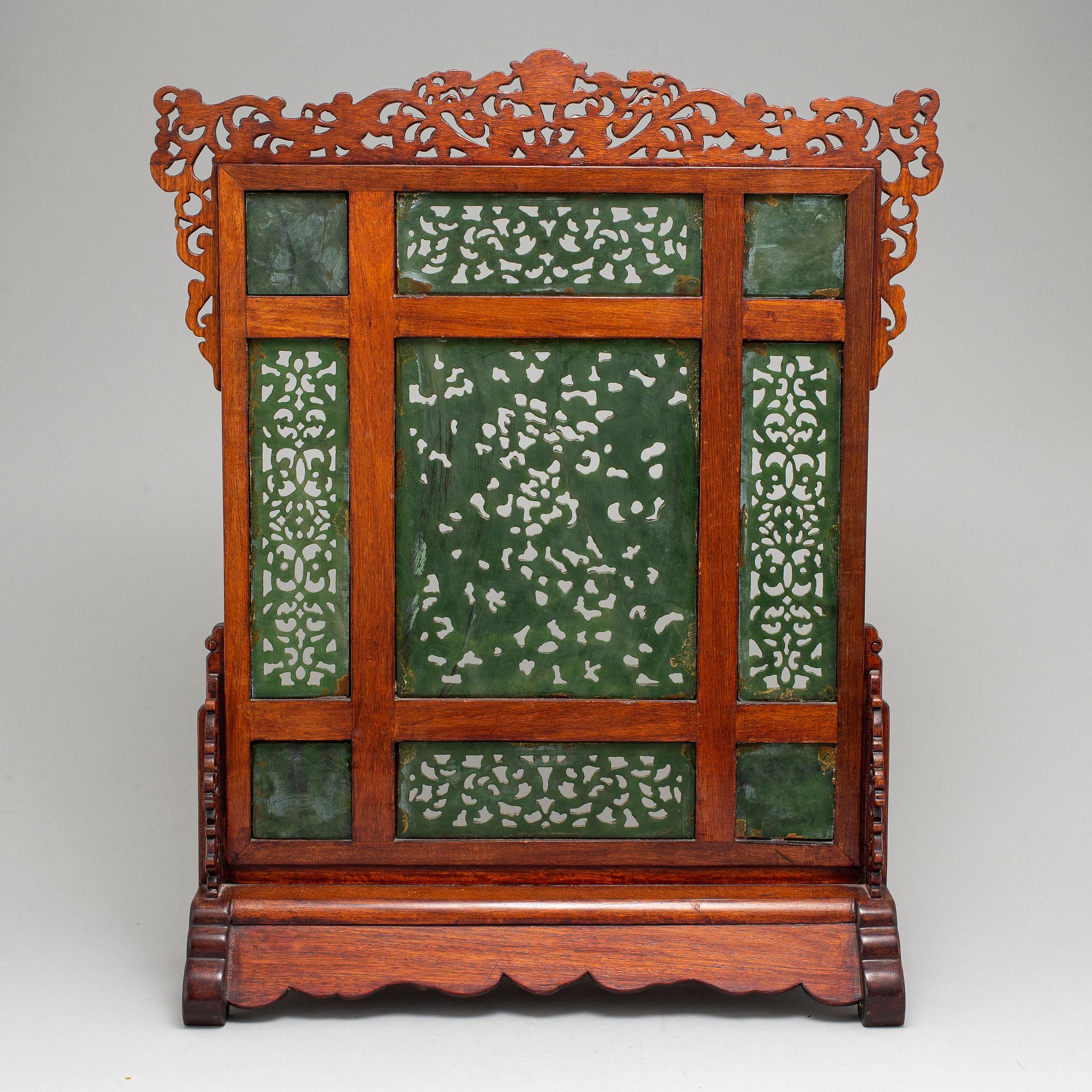 A Chinese carved firescreen/table screen, 20th century.