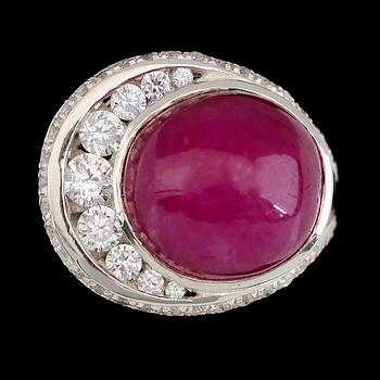 RING, vitguldspläterat silver, röd rubin ca 25.00 ct, vita safirer tot ca 2.20 ct.