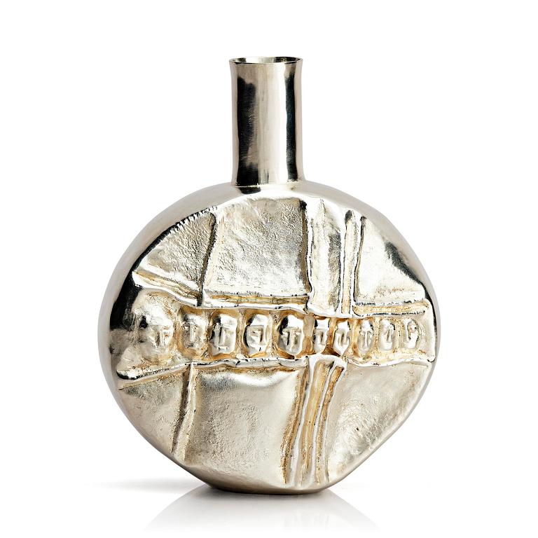 Lars Arby, a sterling silver bottle, mark of Lars Arby, Gothenburg, Sweden 1979.