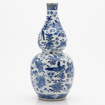Vase, porcelain, China, 19th century.