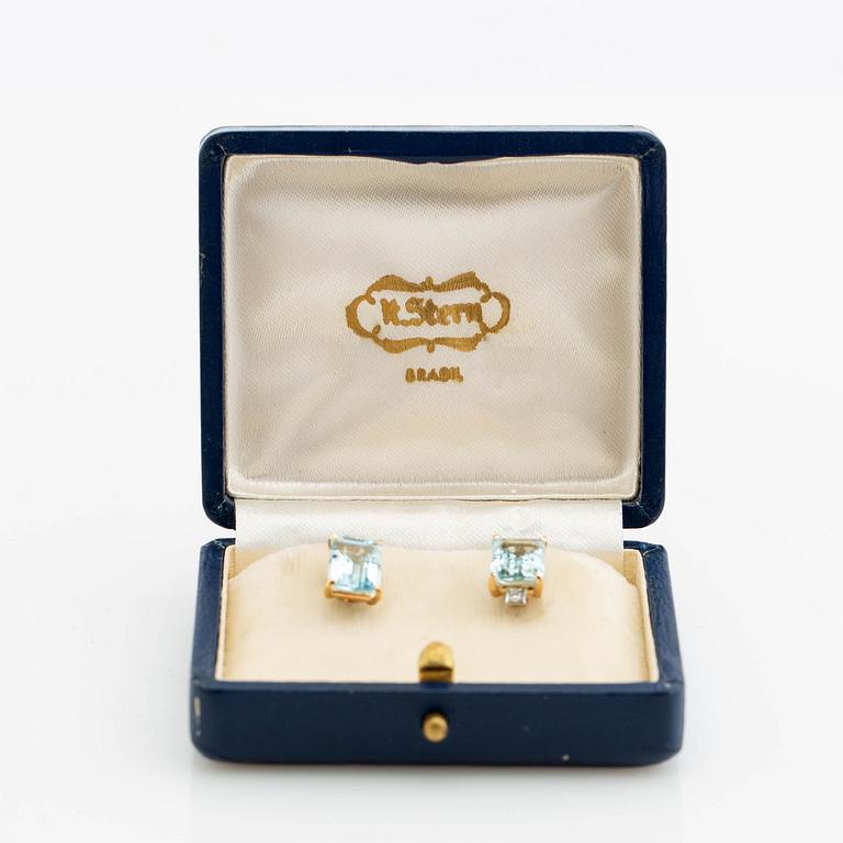 Earrings, a pair, 18K gold with aquamarines and diamonds.