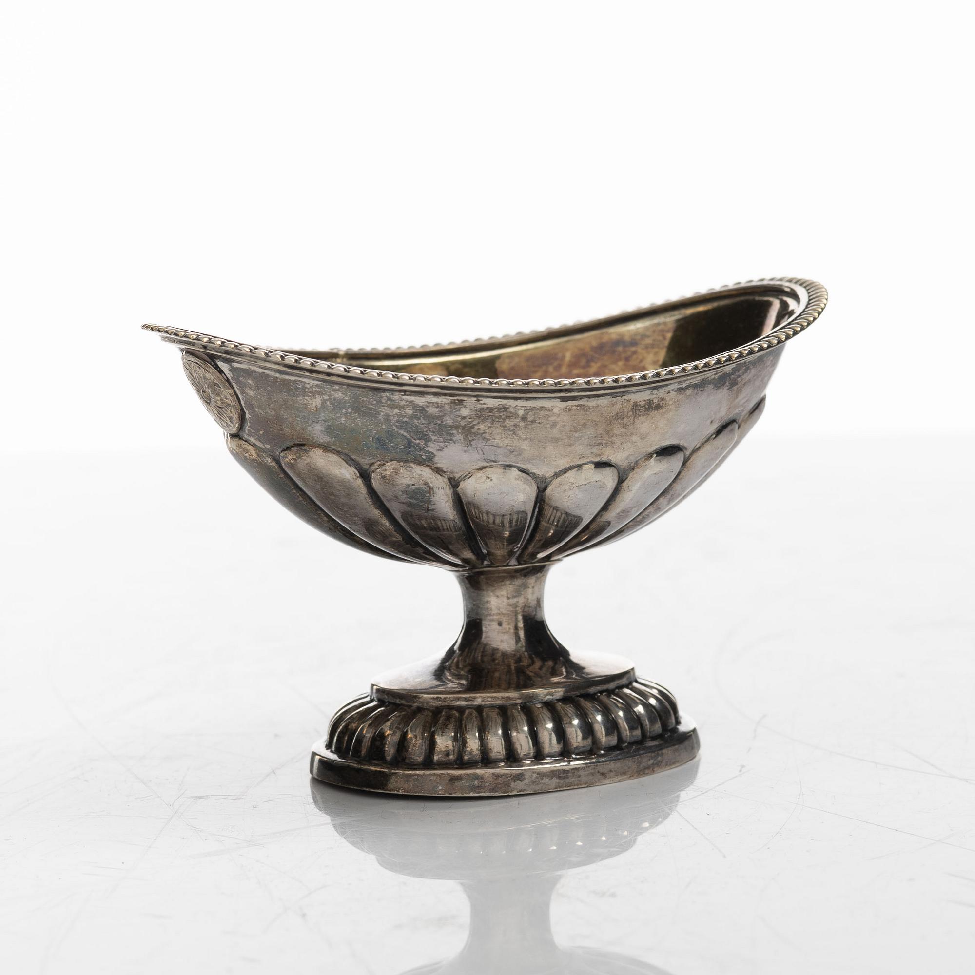A parcel-gilt silver salt cellar, S:t Petersburg 1826.