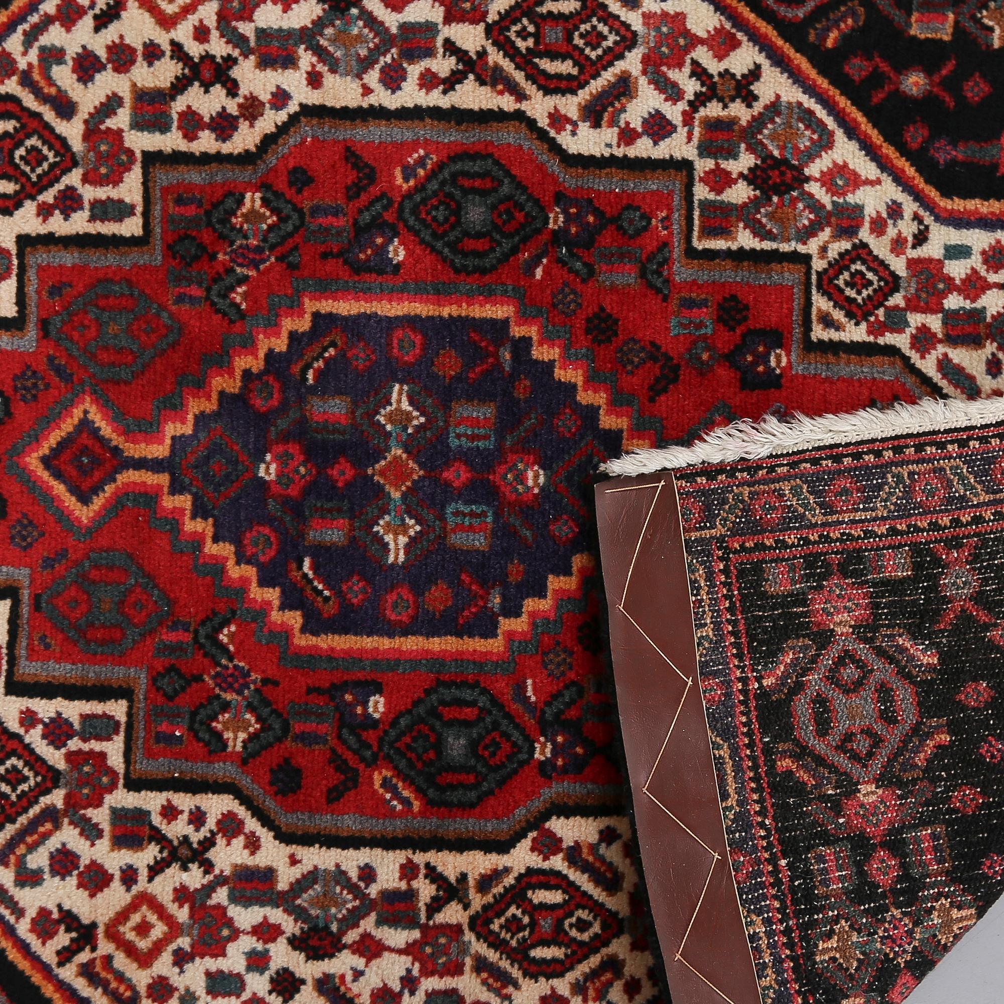MATTOR, 2 st, orientaliska. Ca 93 x 69 samt 89 x 80 cm.
