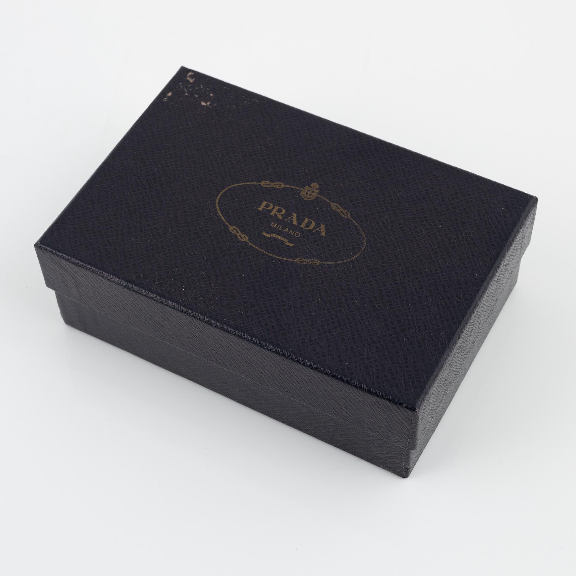 Prada, skärp.