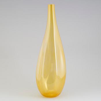 ANN WÅHLSTRÖM, a large glass vase from Kosta Boda Atelier, signed.