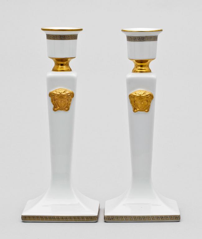 LJUSSTAKAR, ett par, porslin, "Gorgona", Rosenthal för Versace.