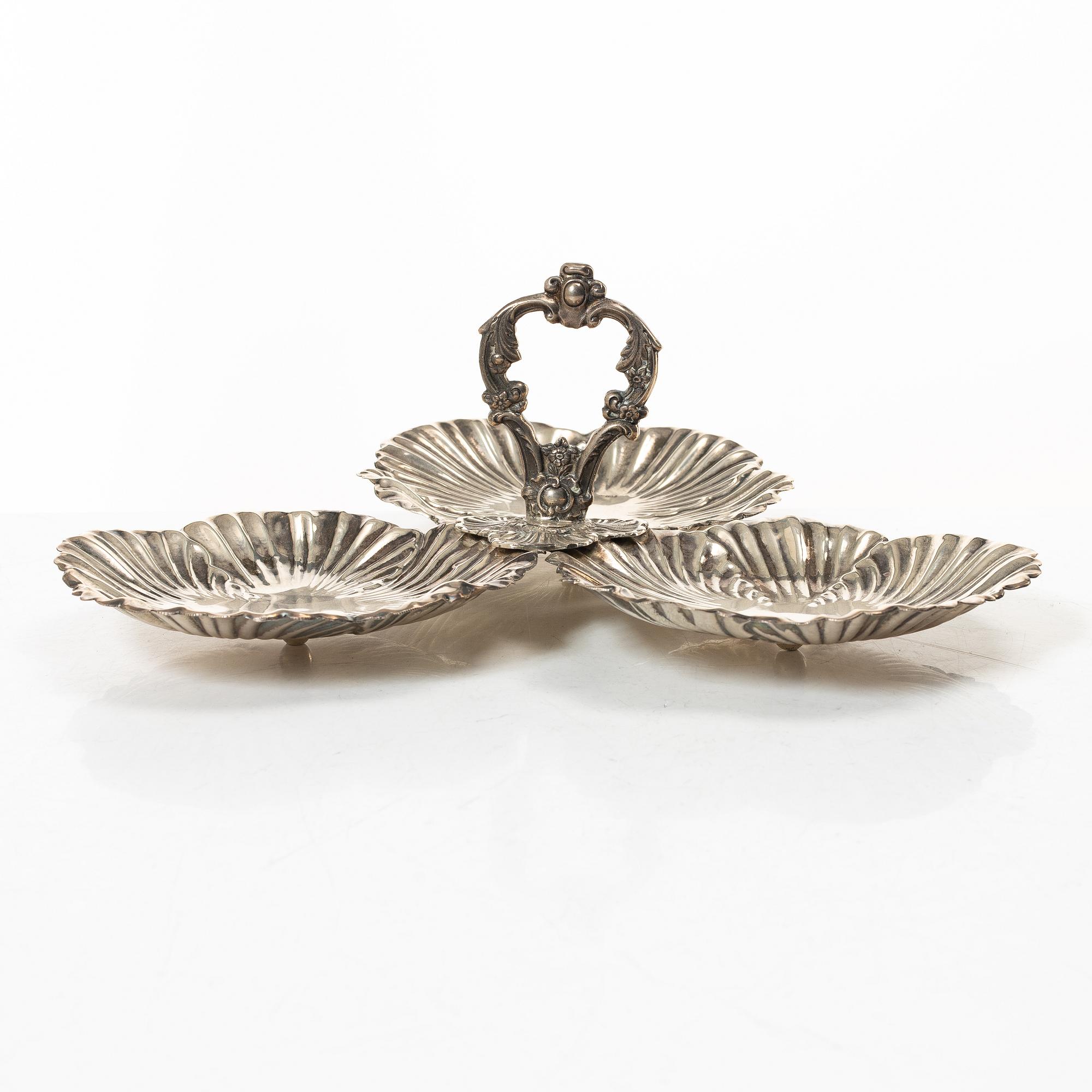 Tredelat serveringsfat, silver, 1900-tal.