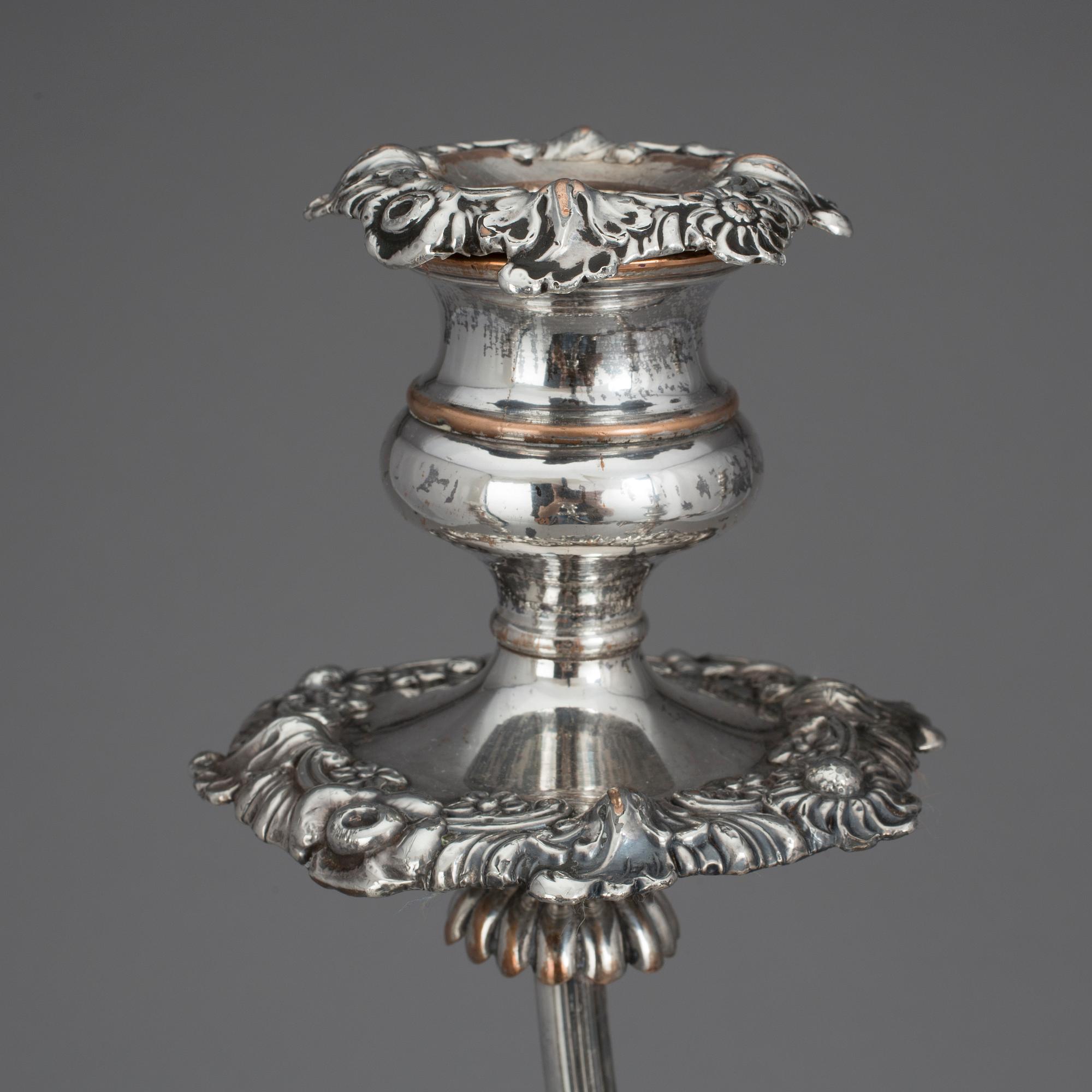 KANDELABRAR, 2 st, pläter, England, 1800-talets första kvartal.