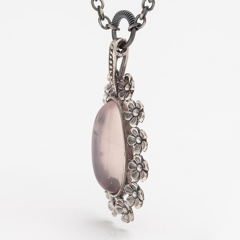 Jorma Laine, A silver neckalce "Lemmikki" with a rose quartz. Turun Hopea, Turku.