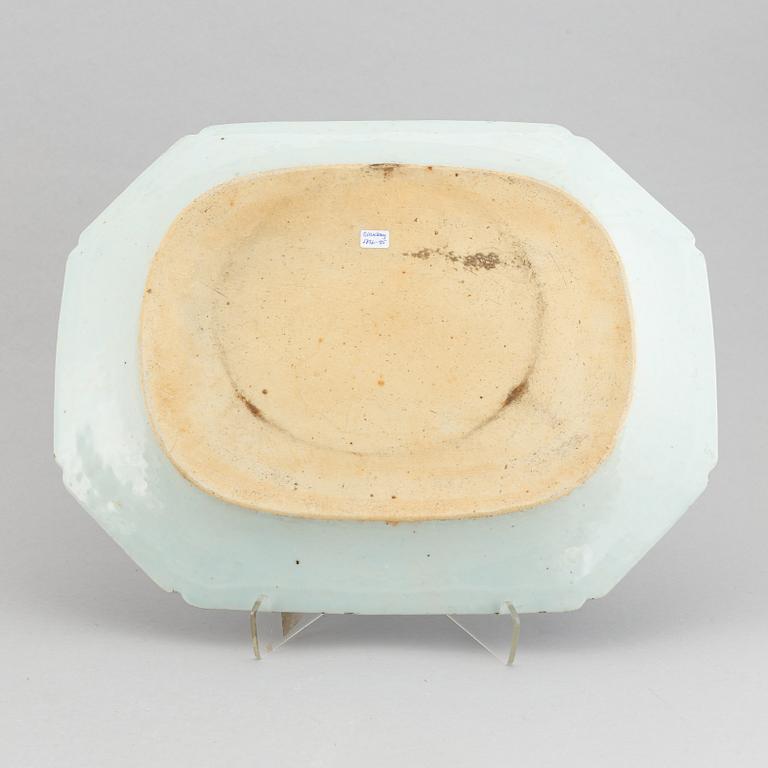 Stekfat, kompaniporslin. Qingdynastin, Qianlong (1736-95).