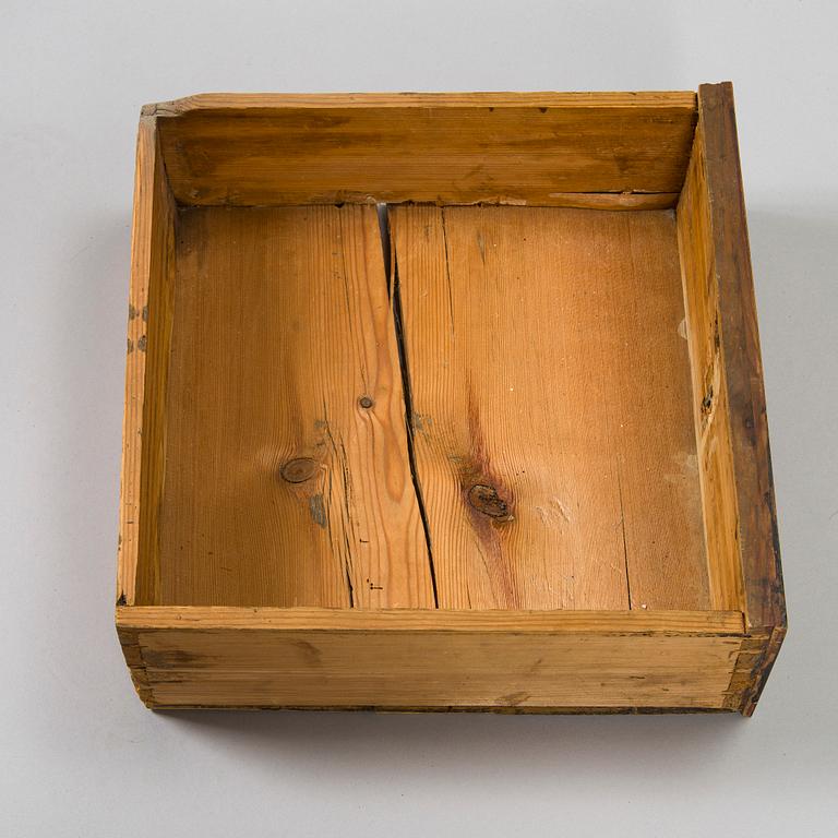 Kaappi/kabinettikaappi, barokkityyli, 1800/1900-luku.