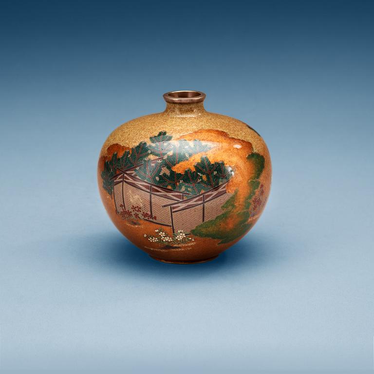 A Japanese cloisonné vase, early 20th Century.