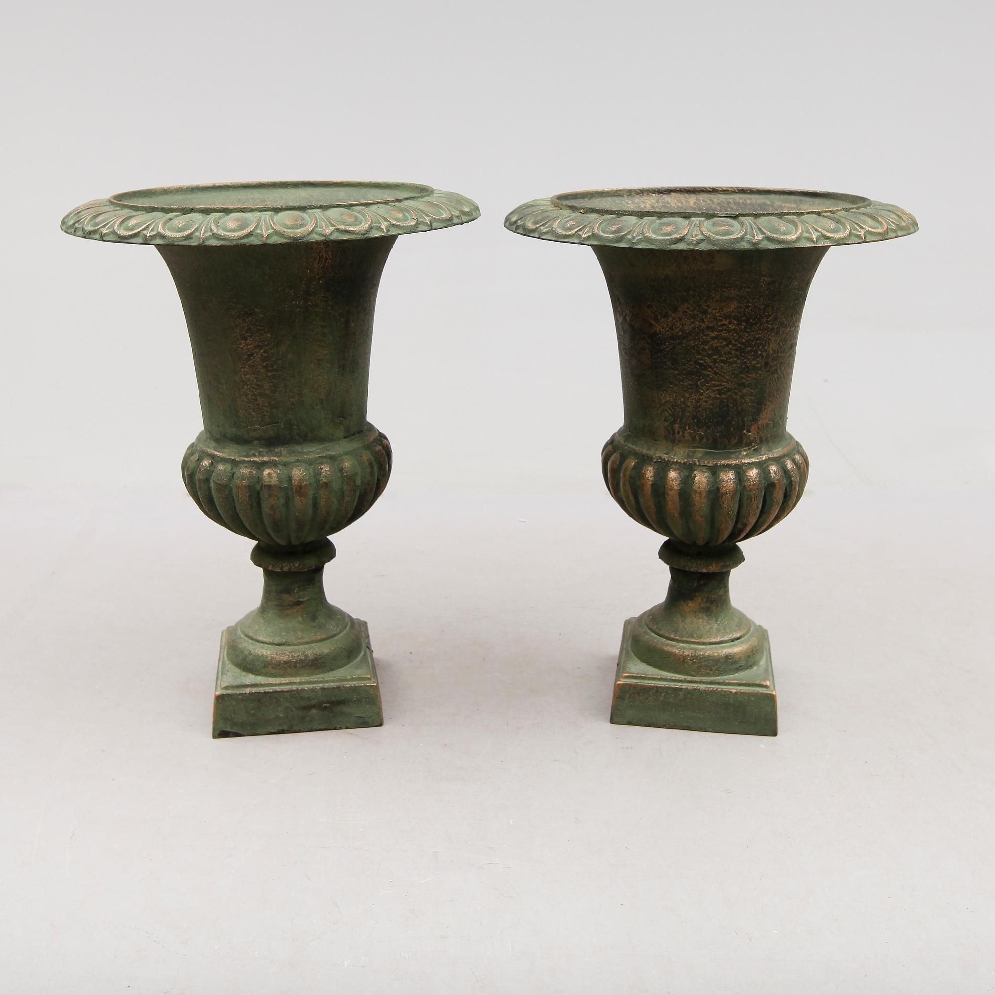 TRÄDGÅRDSURNOR, 1 par, 2000-tal.