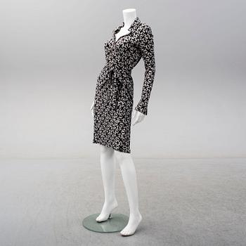 DIANE VON FÜRSTENBERG, a wrap-dress, size 8.