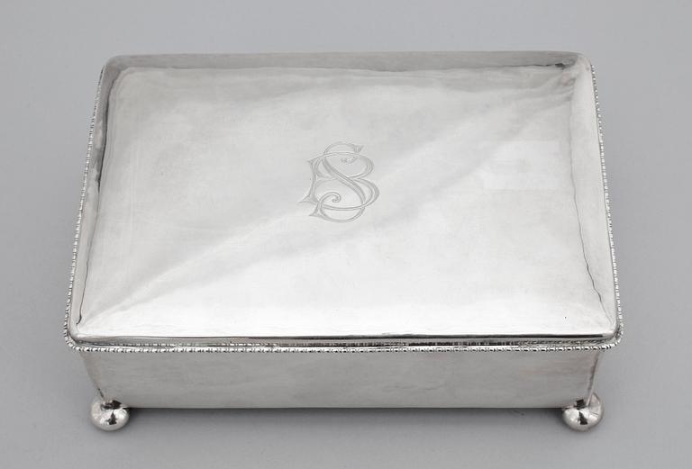 CIGARRSKRIN, silver, K. Andersson, Stockholm 1943. Ca 678 g.