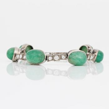 ARMBAND, vitguld 18K, cabochonslipade smaragder samt briljantslipade diamanter, BLg, Stockholm 1957. Tot ca 22 g.