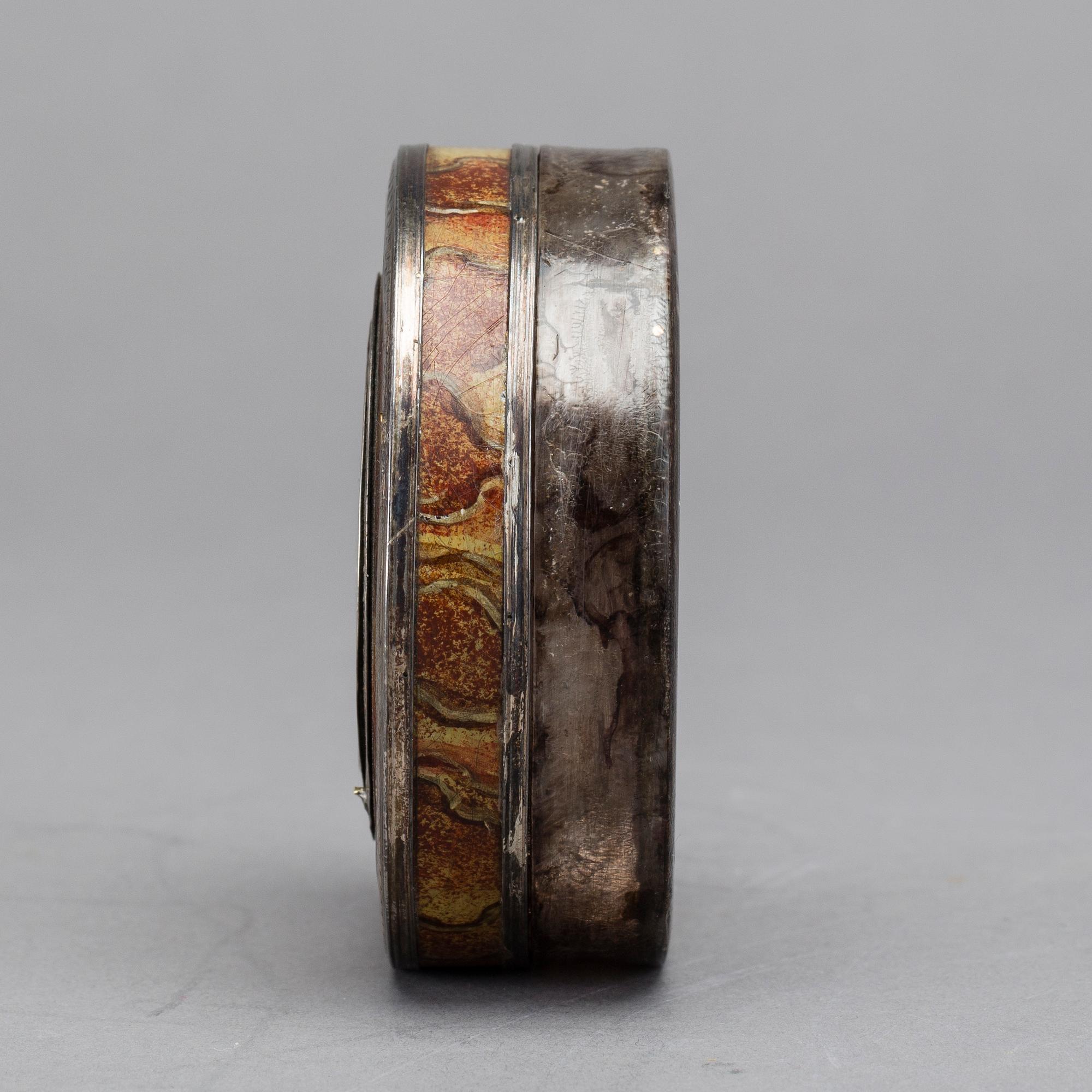 A SNUFF BOX WITH EROTIC SCENE. LATE 18TH CENTURY.