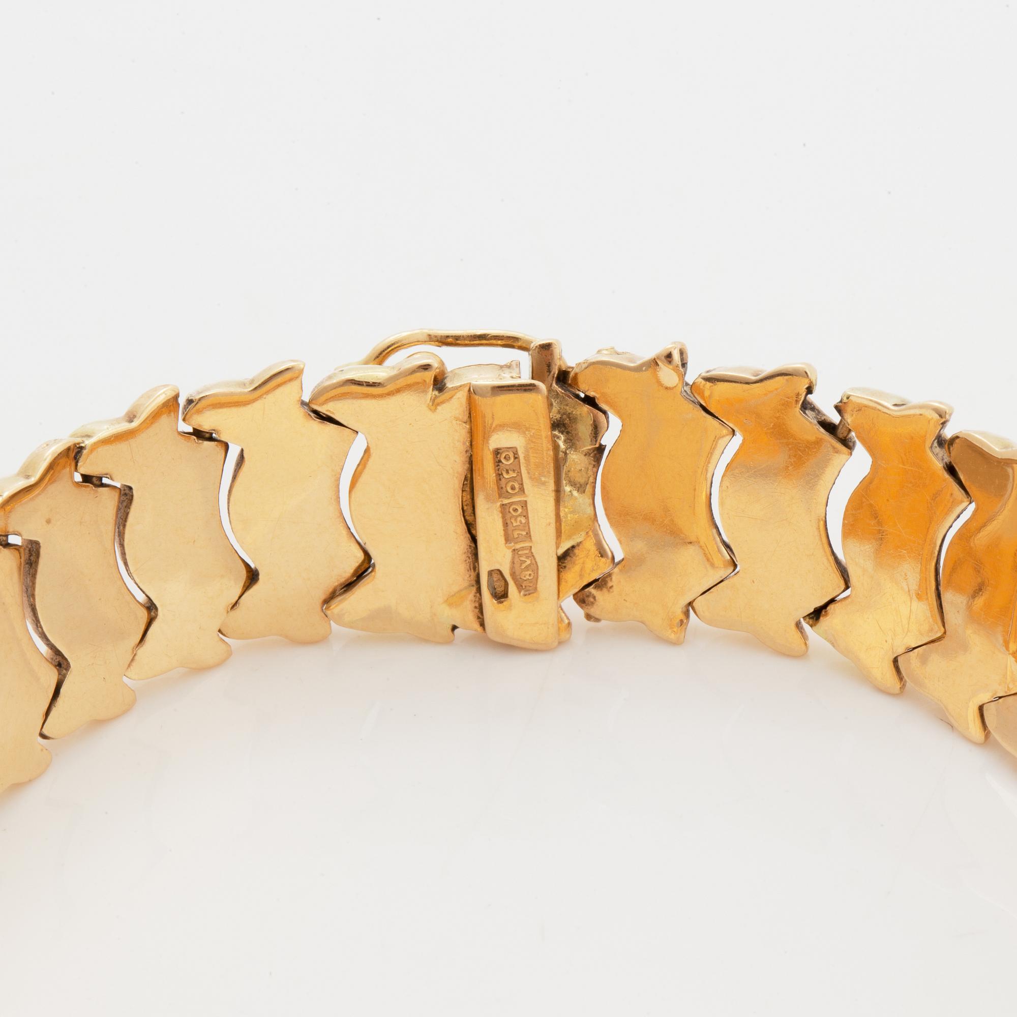 18K gold bracelet.
