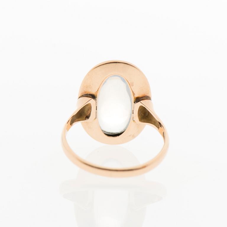 SORMUS, pyöröhiottu kuukivi, kultaa. Korutuote, Heinola Finland 1958.