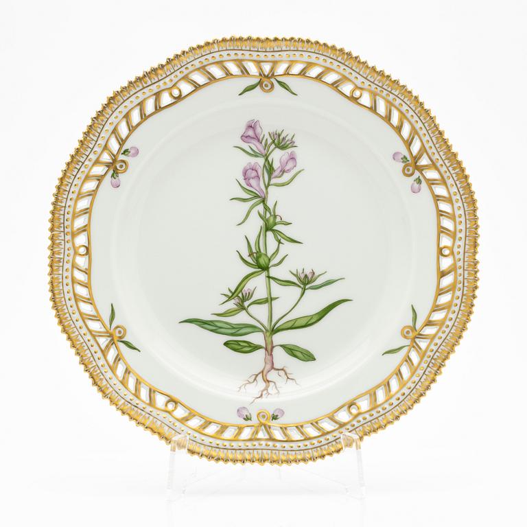 Royal Copenhagen, Plate, "Flora Danica", 1969-1974.