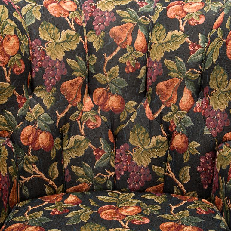 A mid-20th century armchair.