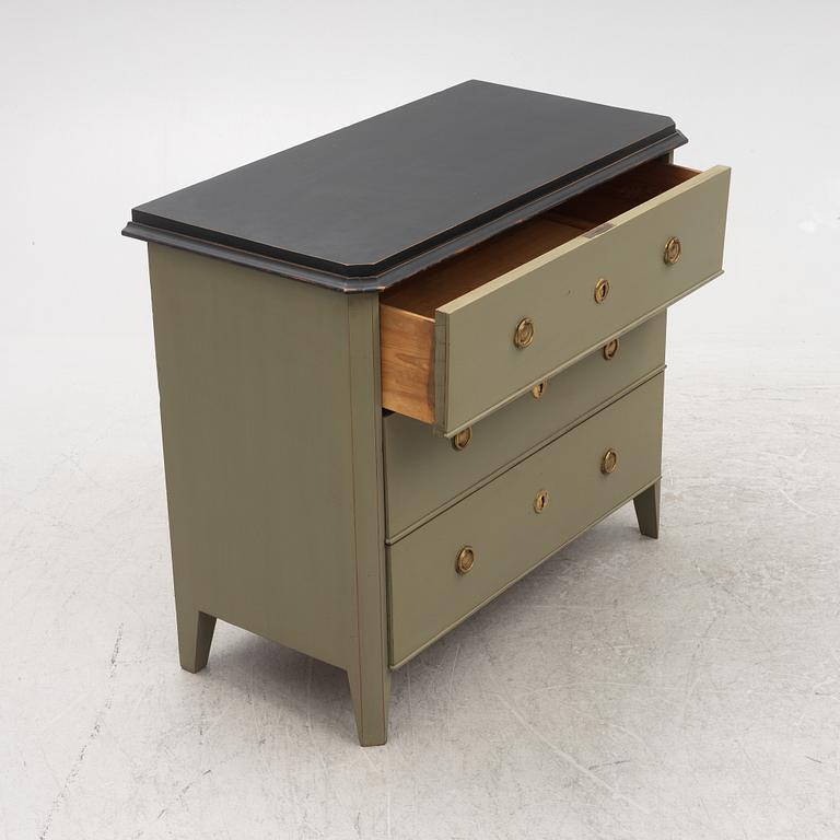 A chest of drawers, early 20th Century.