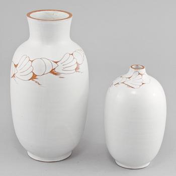 VASER, 2 st, glaserat lergods, Anna-Lisa Thomson, Upsala-Ekeby, omkring 1900-talets mitt.