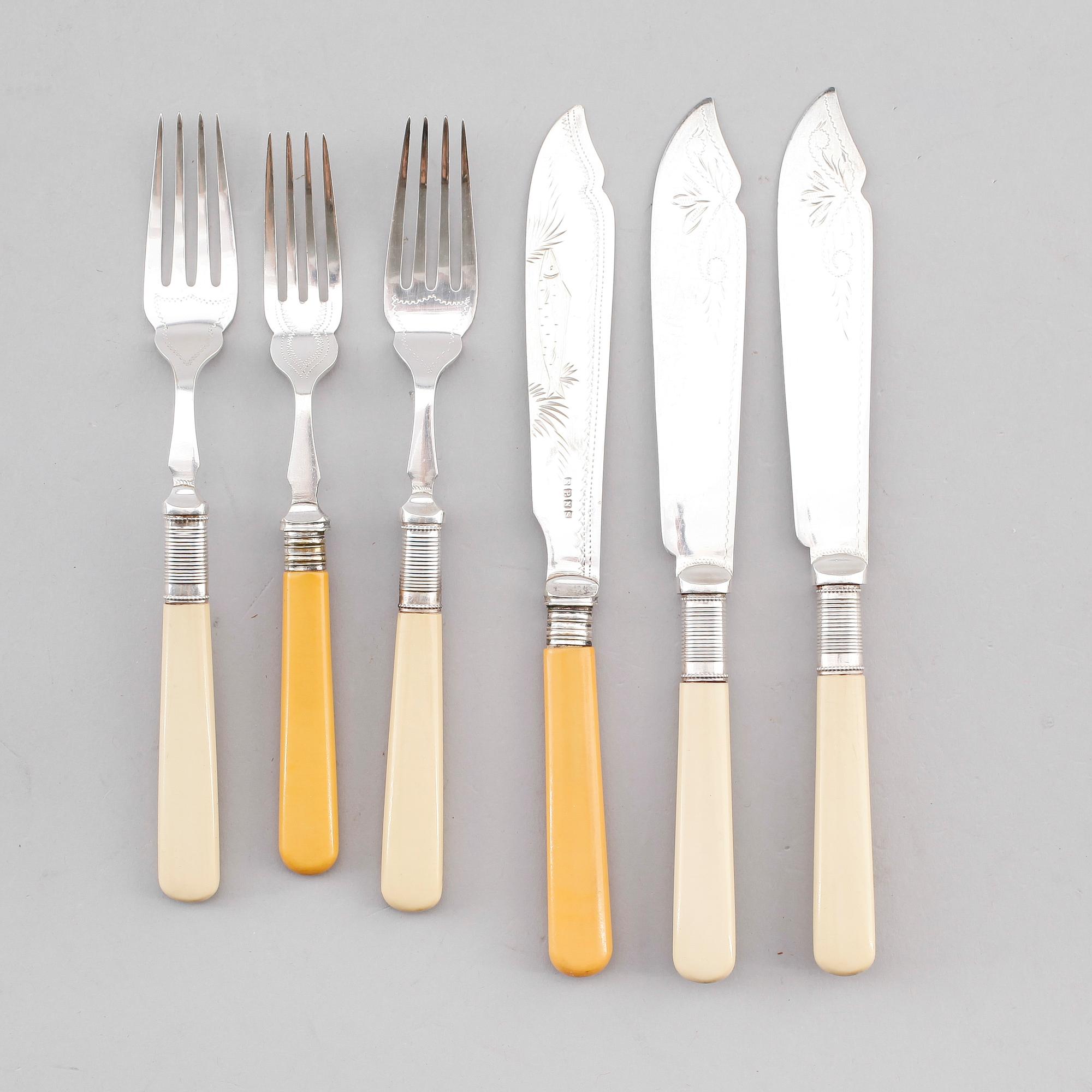 FISKBESTICK, 36 snarlika delar, nysilver, 1900-talets första hälft.