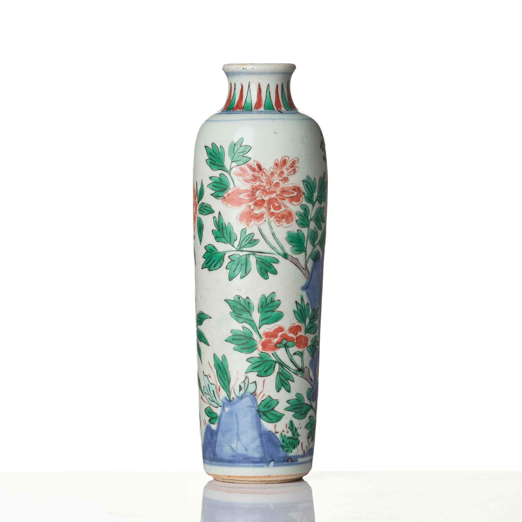 A wucai 'sleeve' vase, Transition, 17th century.