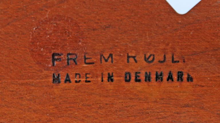 MATBORD MED STOLAR, design HANS OLSEN, Frem Röjle, Danmark.