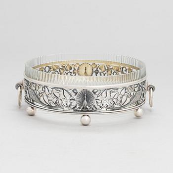 A parcel-gilt silver and glass fruit bowl, maker's mark of Iisakki Saha, Pori, Finland 1923.