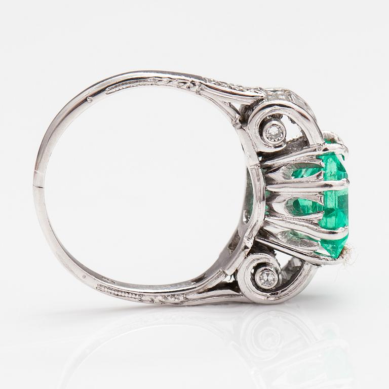 SORMUS, platinaa, smaragdi n. 1.90 ct ja timantteja n. 0.35 ct yht.