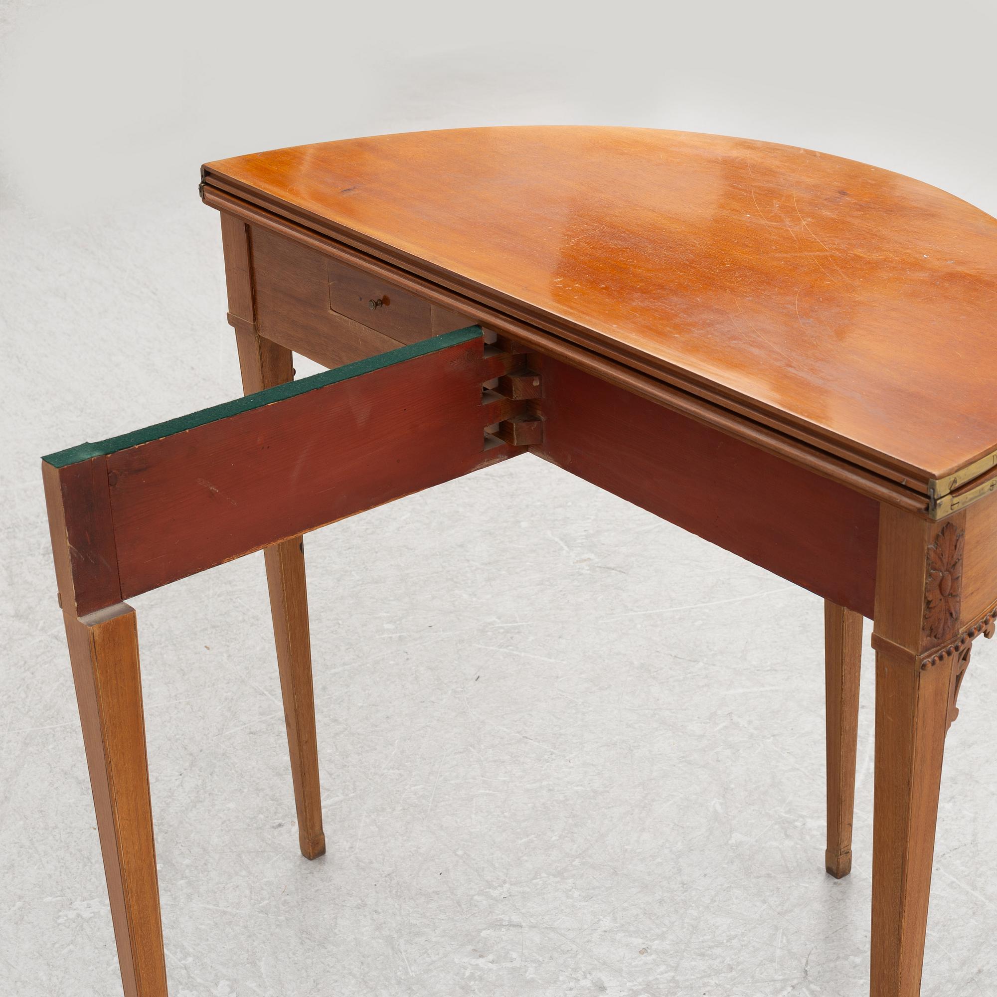 A late Gustavian card table, from around the year 1800.