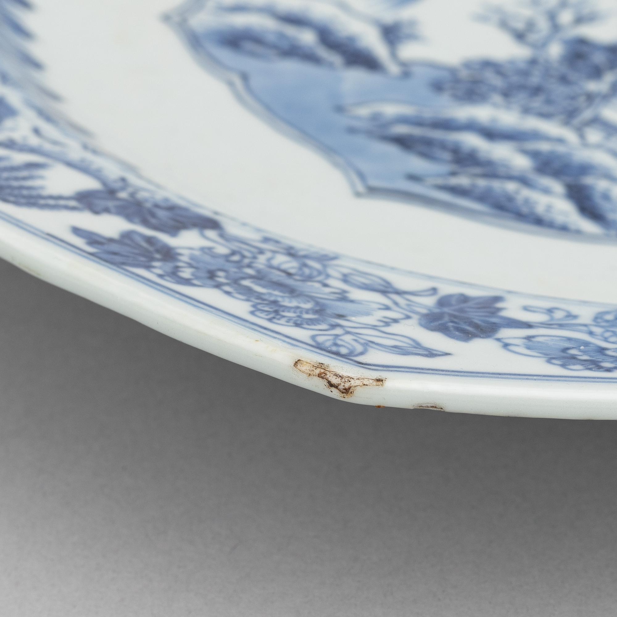 A Chinese blue and white porcelain dish, Qing dynasty, Qianlong (1736-95).