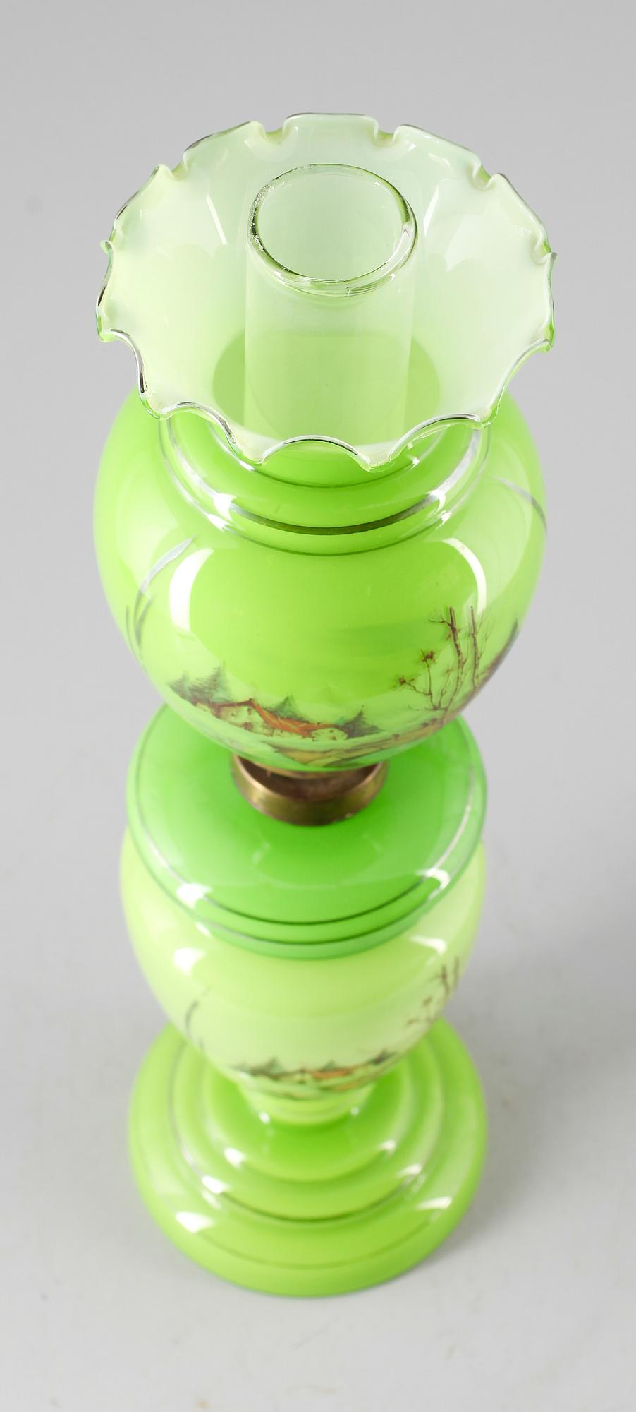 BORDSFOTOGENLAMPA, grönt glas, 1900-talets första hälft.