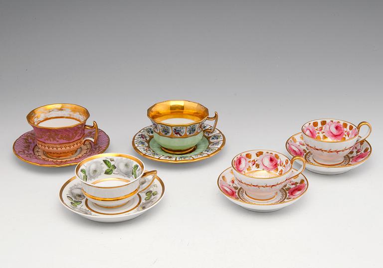 CUPS AND SAUCERS, 5 PAIRS.