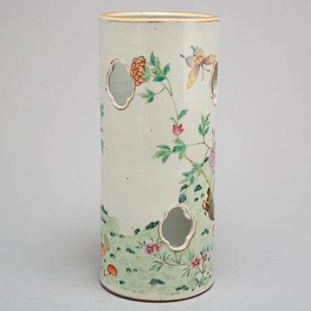 A famille rose lantern/hatstand, Qing dynasty, circa 1900.