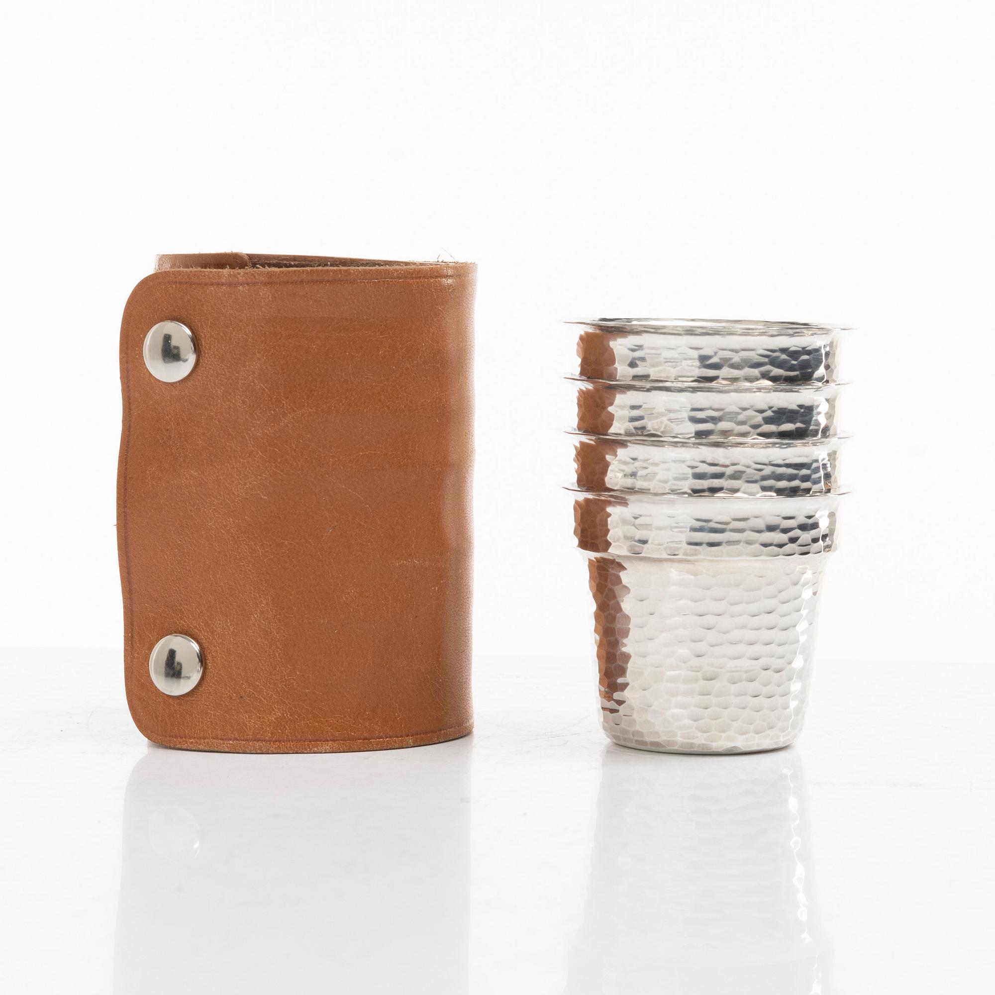 Eric Löfman, Fyra jaktbägare i silver samt läderfodral, MGAB, 1977.