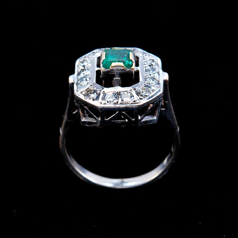 A RING, emerald c. 0.55 ct and diamonds c. 0.70 ct.