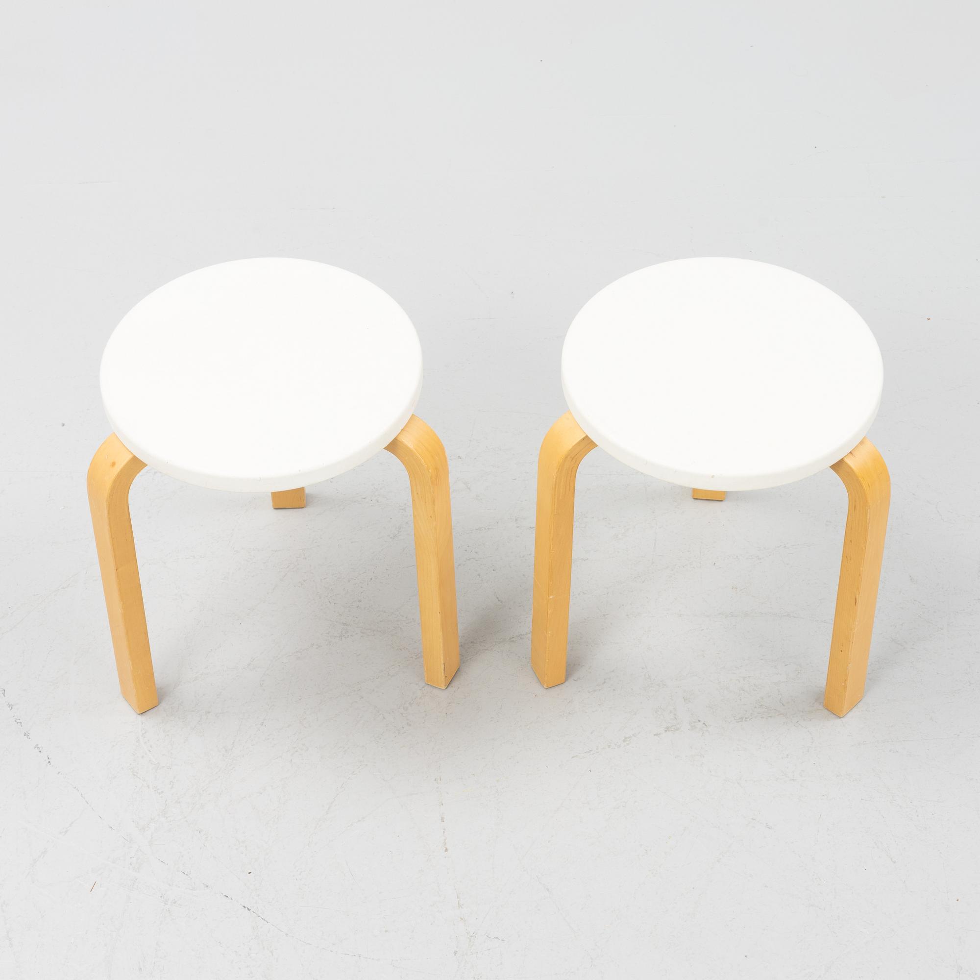 Alvar Aalto, pallar, ett par, modell 60, Artek, Finland.