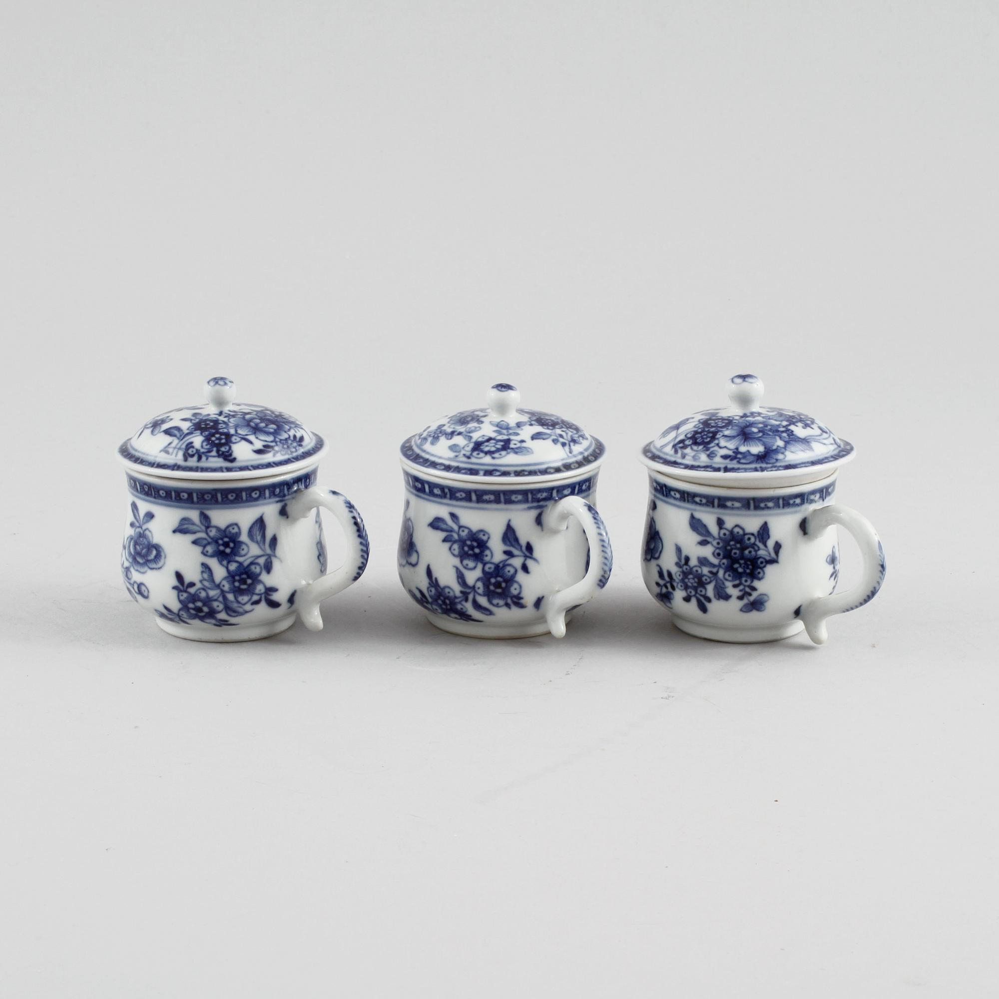 CREMEKOPPAR, porslin, Kina, 1700-tal.
