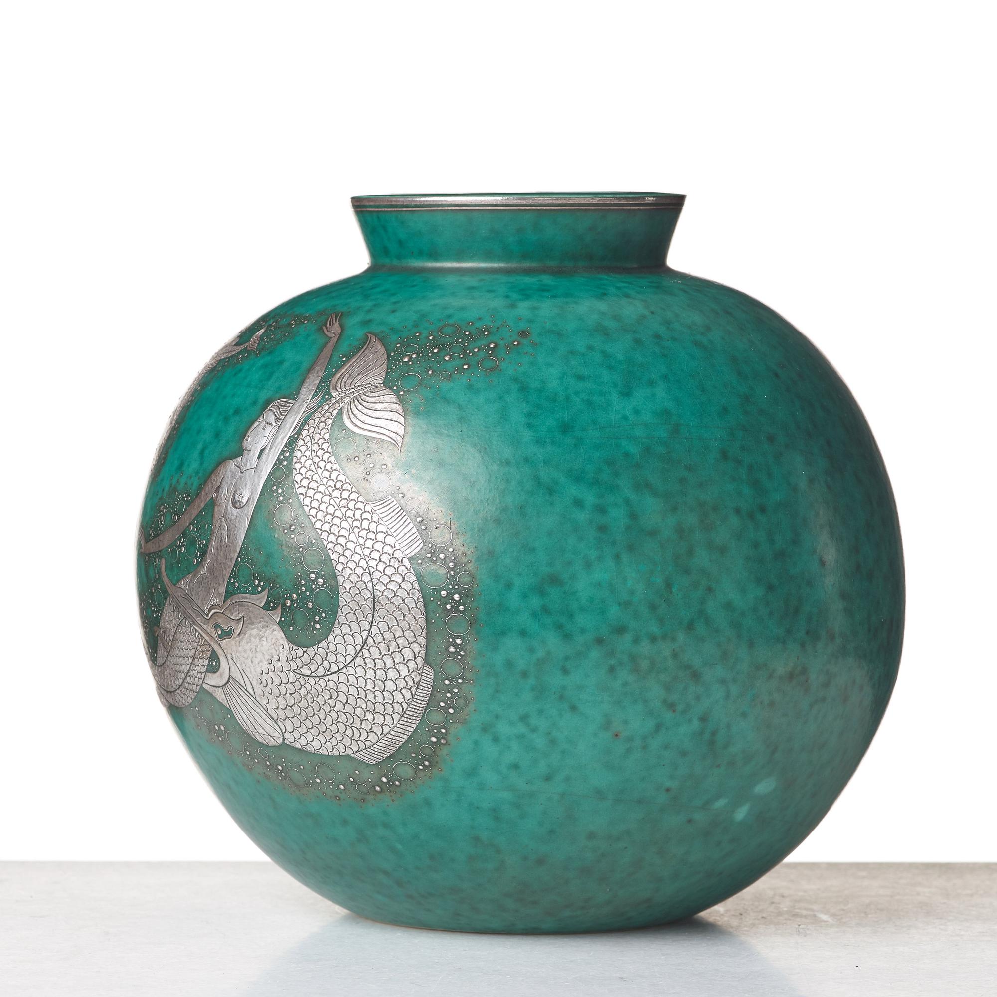 Wilhelm Kåge, a stoneware "Argenta" vase, Gustavsberg, Sweden 1949.