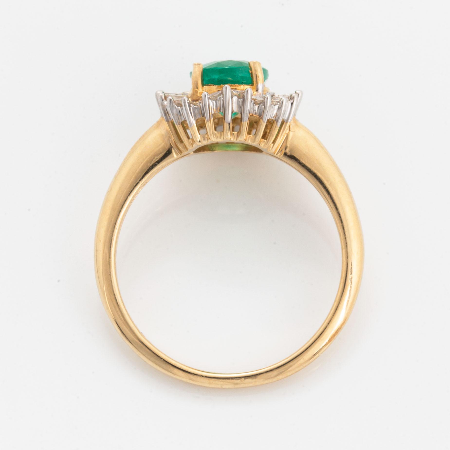 Emerlad, baguette and trapets-cut diamond ring.